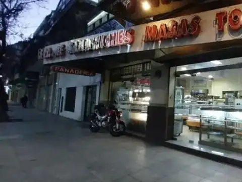 Terreno en venta en importante esquina en Floresta!
