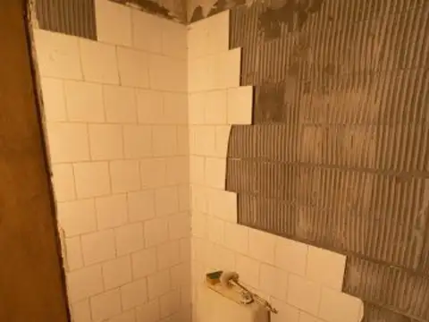 Local comercial - Sin expensas - 144m² - Doble altura 4.20 metros  - A refaccionar - Se escucha...