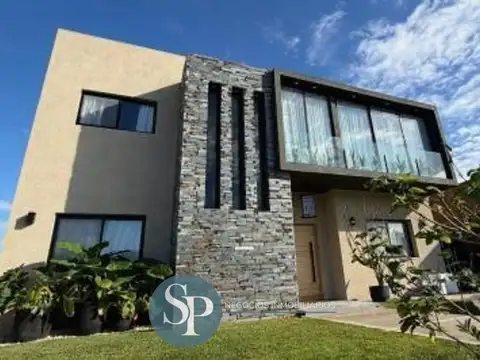 VENTA CASA EN SANTA LUCIA - PILAR DEL ESTE