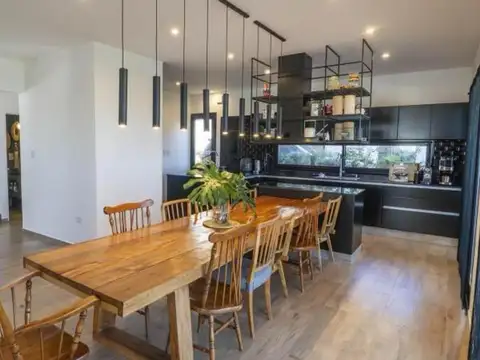 Venta Casa En Santa Lucia - Pilar Del Este