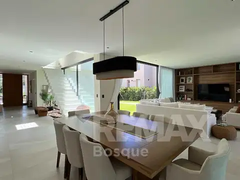Casa 6 ambientes con 6 baños