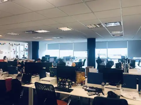 Oficina de 250 m2 en Alquiler Recoleta sobre Montevideo esquina Av. Córdoba