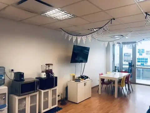 Oficina en Alquiler con 2 cocheras