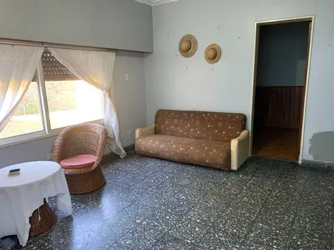 Casa 4 ambientes con 1 baño
