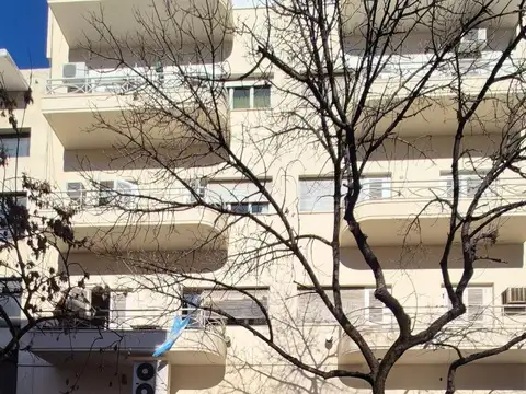 Avenida Valentín Alsina 1600