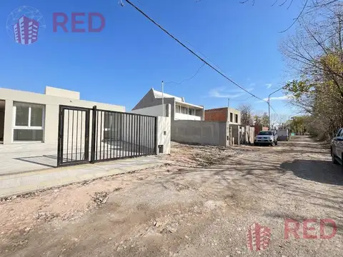 Vende Casa a estrenar de 2 dormitorios en barrio Cardenales 3
