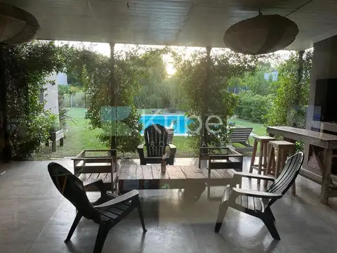Casa 4 ambientes con 2 baños