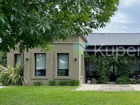 Casa en Venta con 2 cocheras
