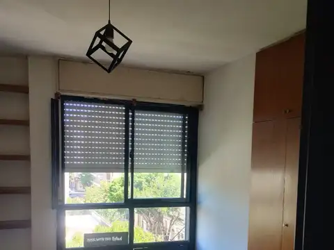 1 de Mayo 1391, al frente, un dormitorio, amplio, luminoso.