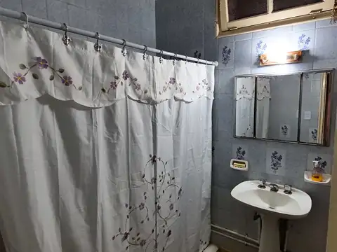 Casa 2 ambientes con 1 baño