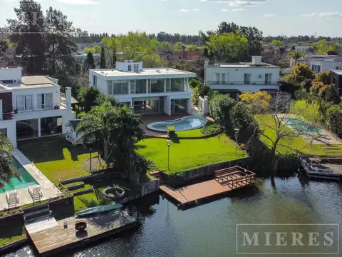 Casa en Venta en en barrio Los Ombúes