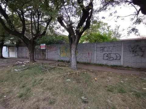 Claudio Maria Joly al 2200 Moreno Centro lado Sur