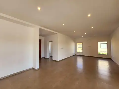 Casa en Alquiler con 2 cocheras