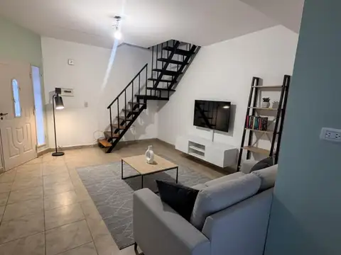 Casa 3 ambientes con cochera en Villa Bosch