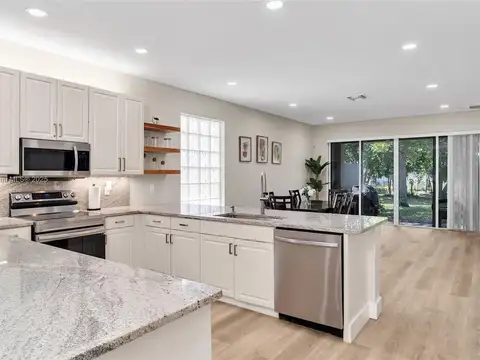 Casa en venta - 3 Dormitorios 2 Baños - Miami