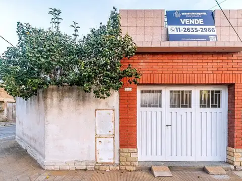 Casa en Venta con 2 cocheras