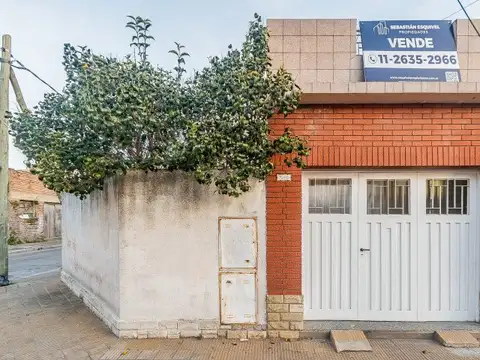 Casa 5 ambientes con 2 baños