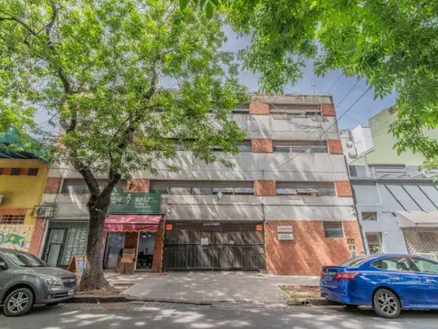 Venta Cochera Cubierta Caballito Sur Montacarga Piso Tres