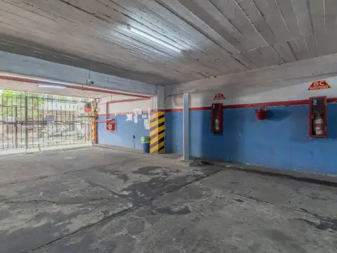 Venta Cochera Cubierta Caballito Sur Montacarga Piso Tres
