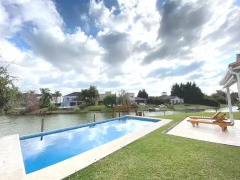 CASA EN VENTA o ALQUILER, sobre el LAGO - 800m2 de terreno, pileta, muelle, orientación Noroeste