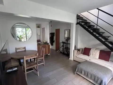 CASA -Triplex 3 Ambientes c/ Cochera y Jardín - San Isidro