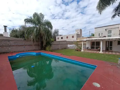 Venta de casa con departamento Arguello Córdoba