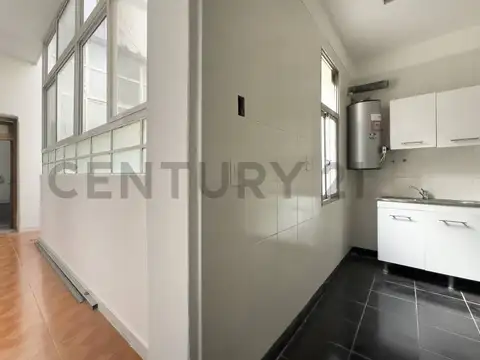 Avenida Hipólito Yrigoyen 3000, Piso 0