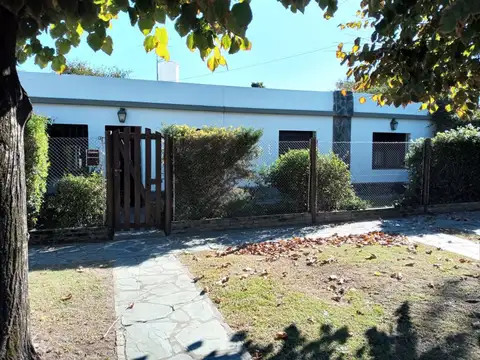Casa 4 Ambientes Venta en Longchamps sobre 2 lotes