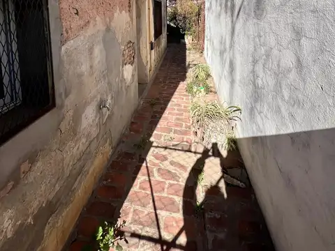 52 esquina 27 CASA EN VENTA EN EXCELENTE UBICACIÓN!! Ideal para inversor
