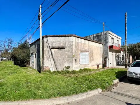 52 esquina 27 CASA EN VENTA EN EXCELENTE UBICACIÓN!! Ideal para inversor