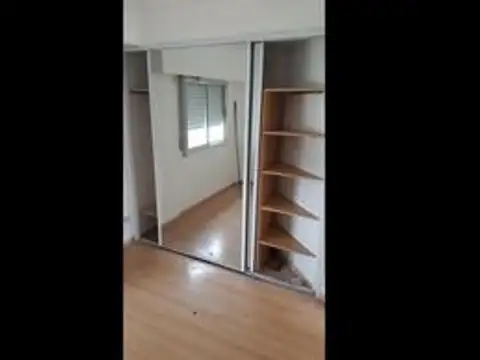 Departamento de 2 amb. al frente c/balcón (Viamonte al 100-R
