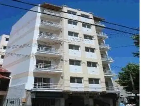 Departamento de 2 amb. al frente c/balcón (Viamonte al 100-R