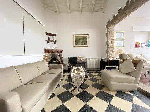 Casa 5 ambientes con 2 baños