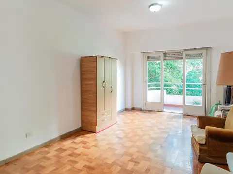 Departamento tipo Casa. Tres ambientes. Balcón. Villa Crespo