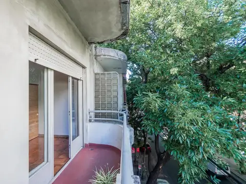 Departamento tipo Casa. Tres ambientes. Balcón. Villa Crespo