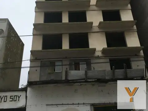 Oficina en Venta con 8 cocheras