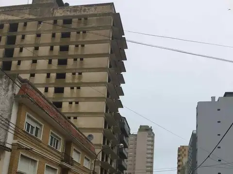 Oficina en Venta con 8 cocheras
