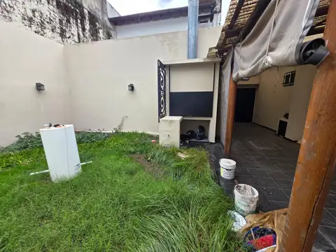 Casa en Alquiler con 2 cocheras
