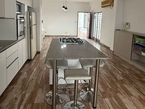 Depto Tipo Casa en Alquiler de 4 ambientes