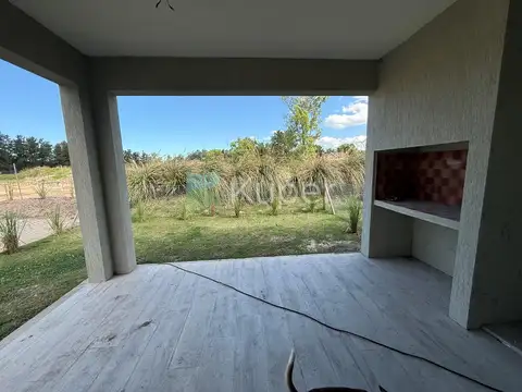 Casa 3 ambientes con 2 baños