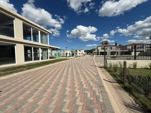 VENTA DUPLEX 3 AMBIENTES Chic Village, La Lonja, Pilar