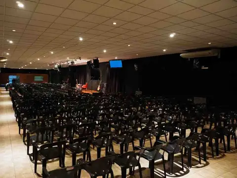 VENTA LOCAL CIUDADELA CON  3 VIVIENDAS  1200m²