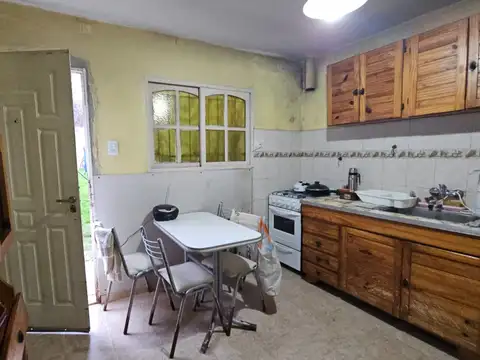 CASA A REFACCIONAR EN GRAN LOTE