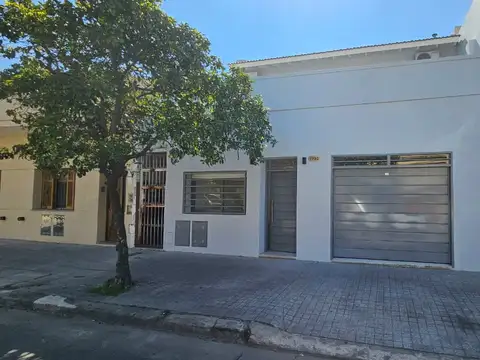 PH DE 3 AMBIENTES CON ESCRITORIO, COCHERA, PATIO Y BALCÓN TERRAZA - BARRIO NAÓN