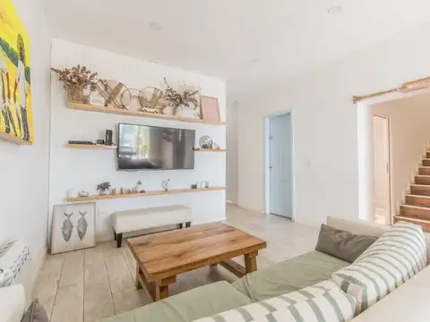 Casa Refaccionada Bernal. Jardín. Pileta