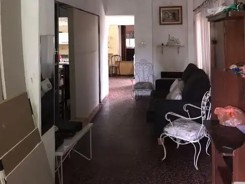 Casa 8 ambientes con 4 baños