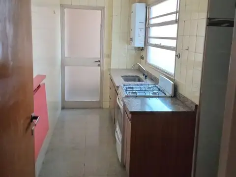 Alquiler departamento tres ambientes cerca del Subte A.