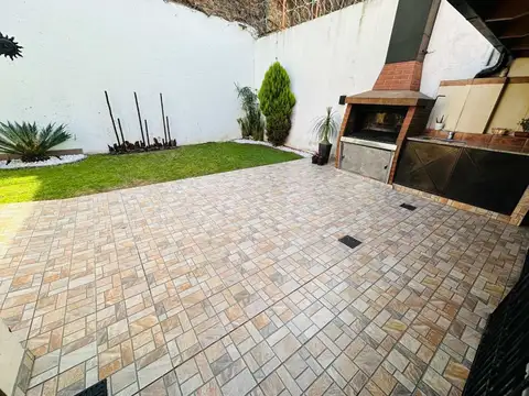 Casa 6 ambientes con 3 baños