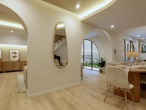 Casa en Venta con 2 cocheras