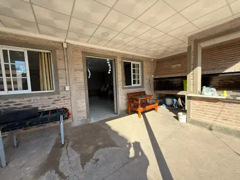 Salón de fiestas/Quinta con Pileta en Sauce Viejo.